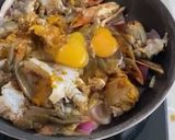 A picture of step 2 of Stir Fry Mozambique Crab with Curry Powder.