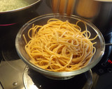Foto del paso 2 de la receta: Atún rojo al ajillo con spaghetti integrales