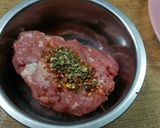 Foto langkah ke 1 dari resep Homemade Beef Burger.
