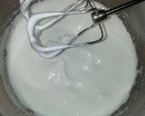 Foto del paso 1 de la receta Bizcocho de chocolate blanco con cobertura de chocolate negro