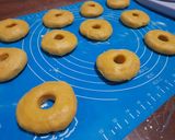 Foto langkah ke 7 dari resep 239. Donat Labu🍩.