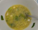 Foto langkah ke 5 dari resep Telur dadar kornet.