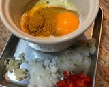 รูปขั้นตอนการทำที่ 1 ของ กุ้งผัดผงกะหรี่ สำหรับเด็ก blw