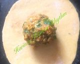 A picture of step 3 of Dal stuffed paratha.