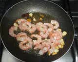 Foto del paso 2 de la receta: Gambas al ajillo picantonas y cigalas y langostinos a la plancha