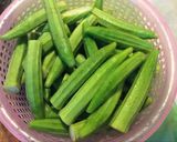 Hình bước làm 3 của món Vịt bơi trong đậu bắp