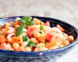 Foto del paso 4 de la receta: Ensalada de garbanzos nutritiva y refrescante