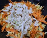 Foto langkah ke 3 dari resep Orak arik telor sayur.