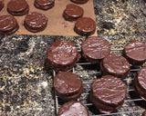 Foto do passo 10 de Alfajores de chocolate (quase Havanna)