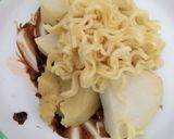 Foto langkah ke 6 dari resep Lontong Mie Surabaya simple.