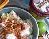 Foto langkah ke 2 dari resep Rujak jambu kristal.