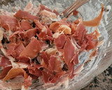 Foto del paso 5 de la receta: Hojaldres con embutidos, quesos y champiñones
