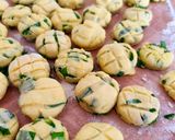 Medvehagymás pogácsa 🌱🧀 recept fázis 4 fotója