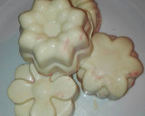 Foto del paso 3 de la receta: Bombones relleno de mousse de crema de queso con fresa