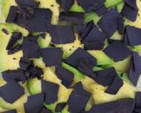 Foto langkah ke 2 dari resep Chocolate Avocado Toast.