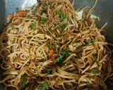 शेजवान नूडल्स विथ मंचूरियन (Schezwan noodles with manchurian recipe in Hindi) रेसिपी चरण 10 फोटो