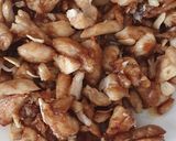Pirított tészta csirkehússal recept fázis 2 fotója