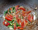 Foto langkah ke 2 dari resep Ikan Kembung Tumis Pedas.