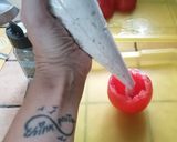 Foto del passaggio 5 della ricetta Pomodori ripieni di tonno, uova e maionese
