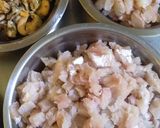 Foto del paso 2 de la receta: Deliciosas Empanadas de merluza y algunos frutos de mar