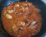 Foto del paso 3 de la receta: Paella muy diferente y preparada en un plis plas y con ingredientes que no acostumbro a comprar