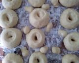 Foto langkah ke 3 dari resep Donat Tanpa Ulen.