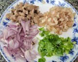 รูปขั้นตอนการทำที่ 4 ของ ลาบหมูก้อนทอดใบชะมวง