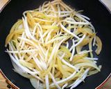 A picture of step 2 of Bean Sprout Ramen-Style Soup.