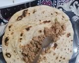 A picture of step 4 of Chicken chapati roll.