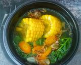 Foto langkah ke 5 dari resep Sayur Bening Bayam Jagung.