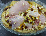 Foto del paso 2 de la receta: Pollo a la naranja con dátiles, miel y manzana 🍊🍎🍗🍯