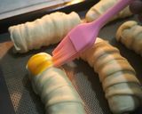Foto langkah ke 2 dari resep Banana Roll Pastry.