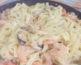 Foto del paso 3 de la receta: Pasta Fetuccini Alfredo con mix de Mariscos!