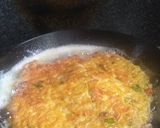 Foto langkah ke 6 dari resep Omelet Indomie Simpel.