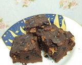 Foto langkah ke 5 dari resep Double Chocolate Brownies with Cookies.