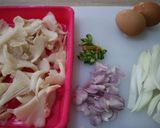 Foto langkah ke 1 dari resep Tumis Jamur Tiram Telur Simple.
