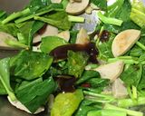 รูปขั้นตอนการทำที่ 4 ของ คะน้าผัดหมูยอ🥬