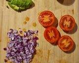 عکس مرحله 1 از دستور سالاد آووکادو و تخم‌مرغ ویژه (رژیم کتوژنیک (Ketogenic Diet) )🥑🥚🍅🧅🍋