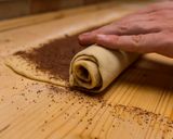 Hình bước làm 8 của món Bánh Cuộn Ốc Ca Cao Cổ Điển