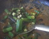 A picture of step 5 of Bhindi masala.