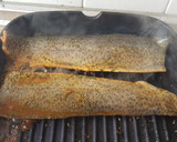 Foto del paso 3 de la receta: 🇪🇦 Filetes de trucha a la plancha marinados con soja y eneldo