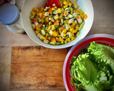 Foto del paso 5 de la receta: Ensalada de melocotón con aguacate y surimi