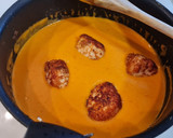 Foto del paso 9 de la receta: Albóndigas de pavo en salsa de pimientos verdes y rojos