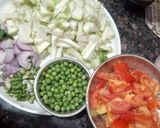 लौकी,मटर की सब्जी (louki matar ki sabji recipe in Hindi) रेसिपी चरण 1 फोटो