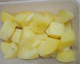 A picture of step 1 of Masaledaar Khattey aloo.