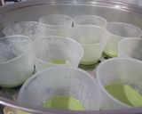 A picture of step 3 of Three-Color Steamed Layer Cake (Bánh da lợn tam sắc).