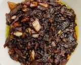 Hình bước làm 6 của món Vào bếp cùng con: Onion jam hay mứt hành tây mặn ngọt với dấm dâu tằm