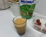 Foto langkah ke 1 dari resep Strawberry matcha latte.