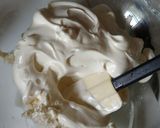 A picture of step 5 of Strawberry Delight Cake.