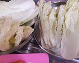 Foto langkah ke 1 dari resep Sawi Gulung Isi Ayam.
